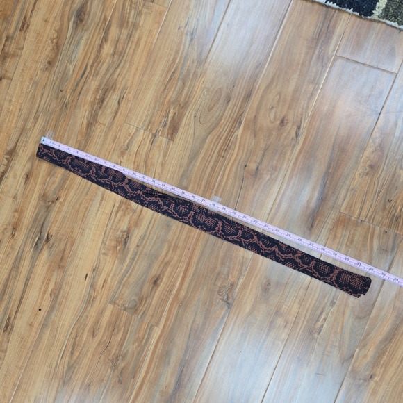 Vintage 1980s Snake Print Tie 65" Red and Black Mens Necktie Snakeskin MCM VTG - Picture 3 of 4